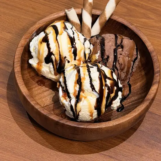 Classic Duo sundae in a wooden bowl