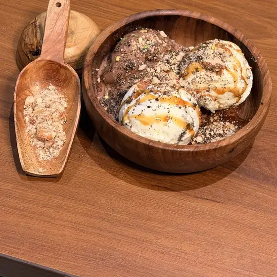 Cookie Almond Delight sundae in a wooden bowl