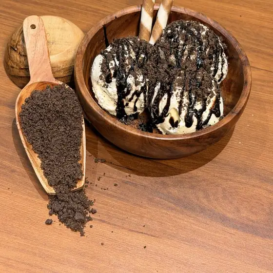 Cookie Crumble sundae in a wooden bowl